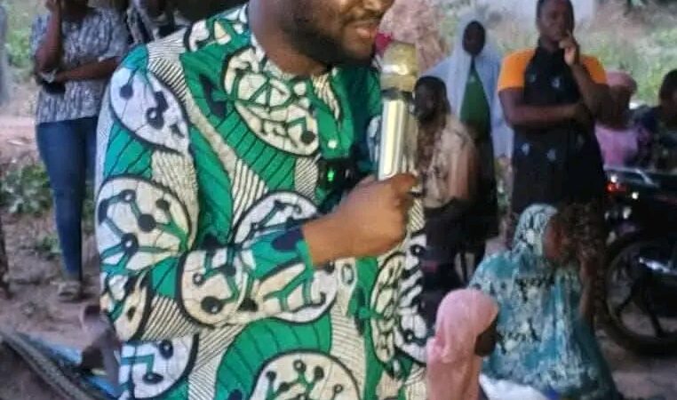Bilal Yacoubou en plein discours de campagne Pour le duo Wadagni-Talata
